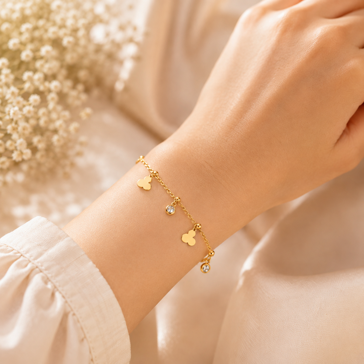 18K Gold Plated Clover Charm Bracelet for Women – Elegant Chain Bracelet